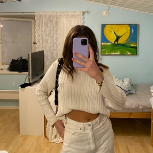 Stickad tröja  - Säljer denna super mysiga och snygga vita tröja då den ej kommit till andvändnig🥰 skriv för fler bilder❤️ pris kan diskuteras😊