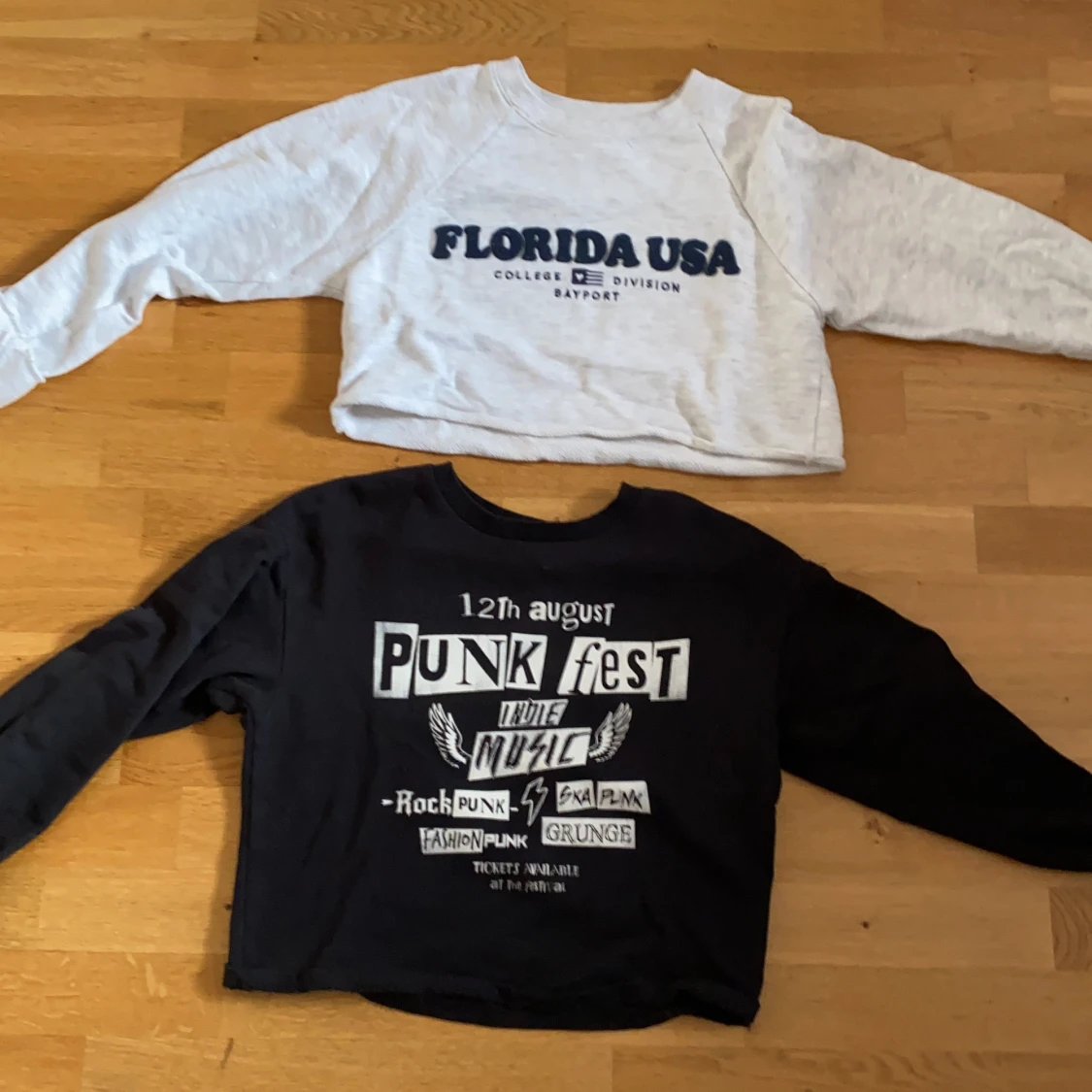 Sweatshirts i kortare modell