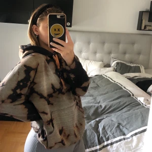 Hoodie i tiedye - Hoodie i tiedye✨ stl M 🦋FRAKT INGÅR🦋