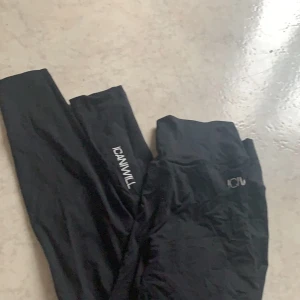 ICIW träningstights  - I can i Will träningstights i storlek M.  Har scrunch vid rumpan som ger rumpan en fin lyft!  Kan fraktas eller mötas 🌸