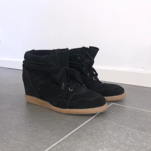 Pavement skor  - Coola skor från Pavement! Använda en gång, storlek 38. Sitter skönt och har en liten klack! Nypris 1200kr. 