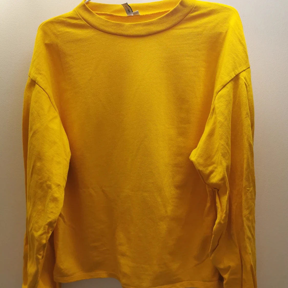 Gul tröja från nelly  - 91