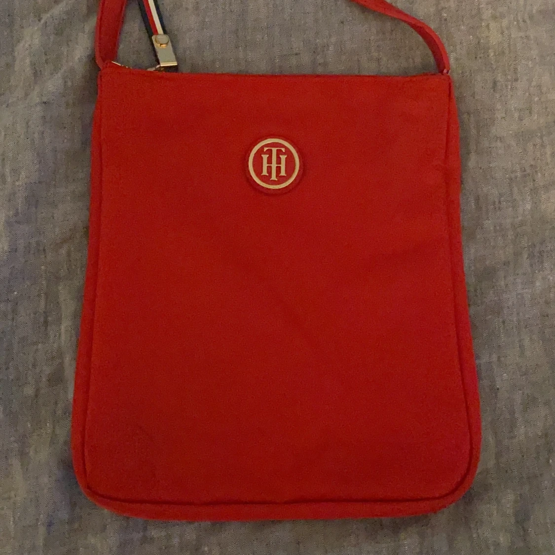 Tommy hilfiger väska