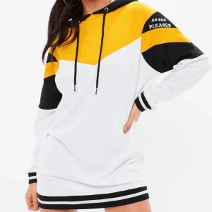 Sweatshirt klänning   - Cool Hoodie, längre i modellen! Snyggt att ha som på bilden men går även att vika upp. Stl M