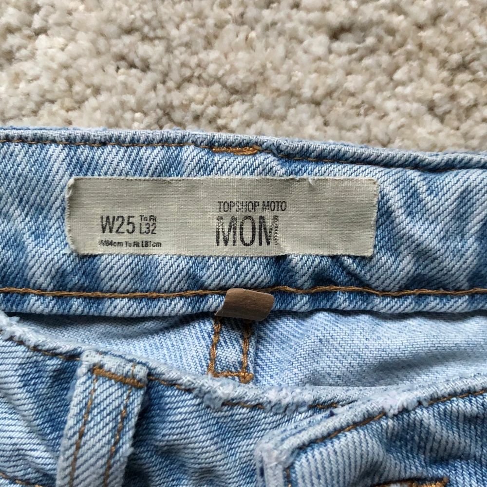Jeans Topshop. Moto Mom. Supersnygga tyvärr för små för mig nu.. Jeans & Byxor.