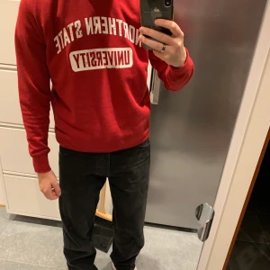 Collegetröja - Använd 1-2 ggr, buda👆🏼 