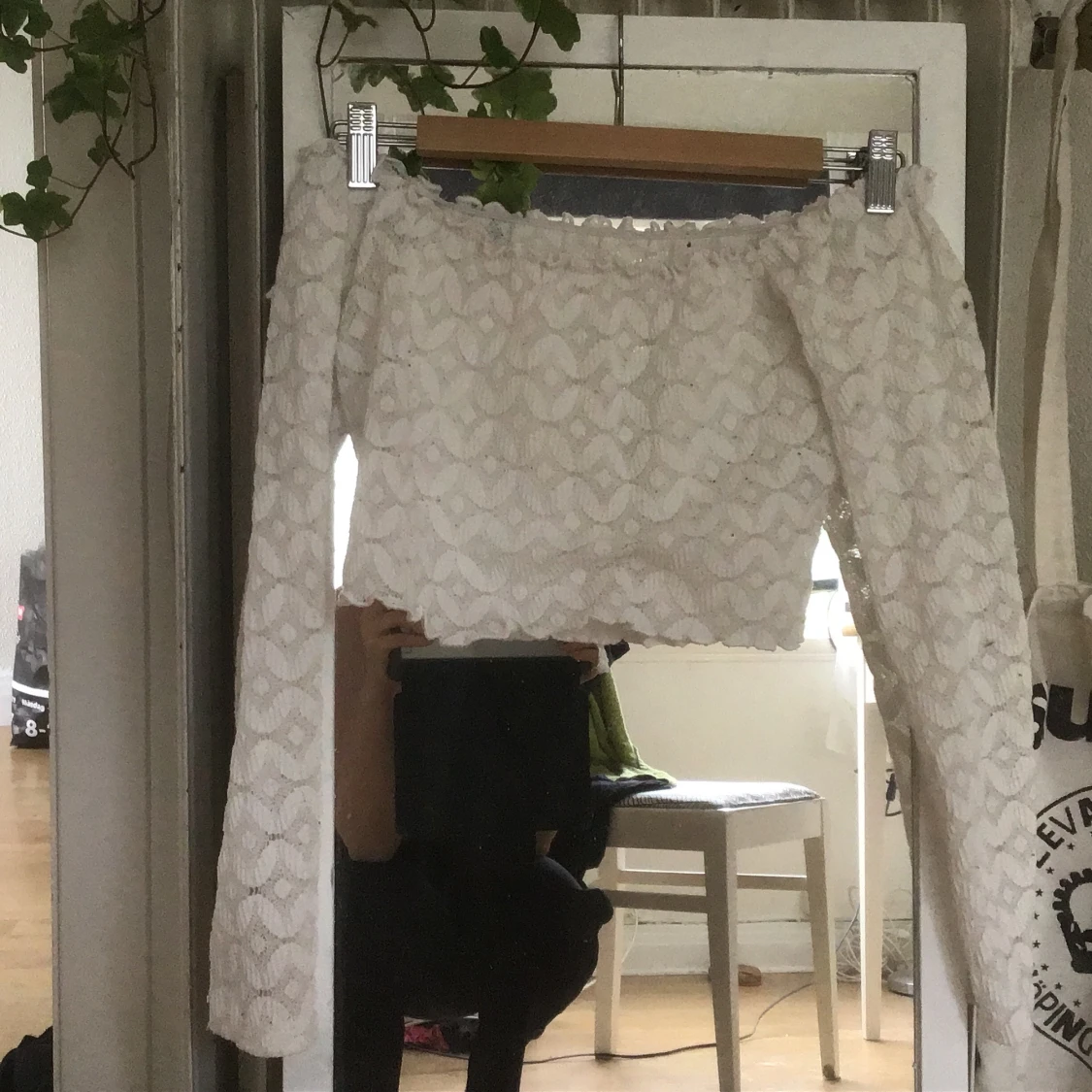 Off the shoulder  - 90