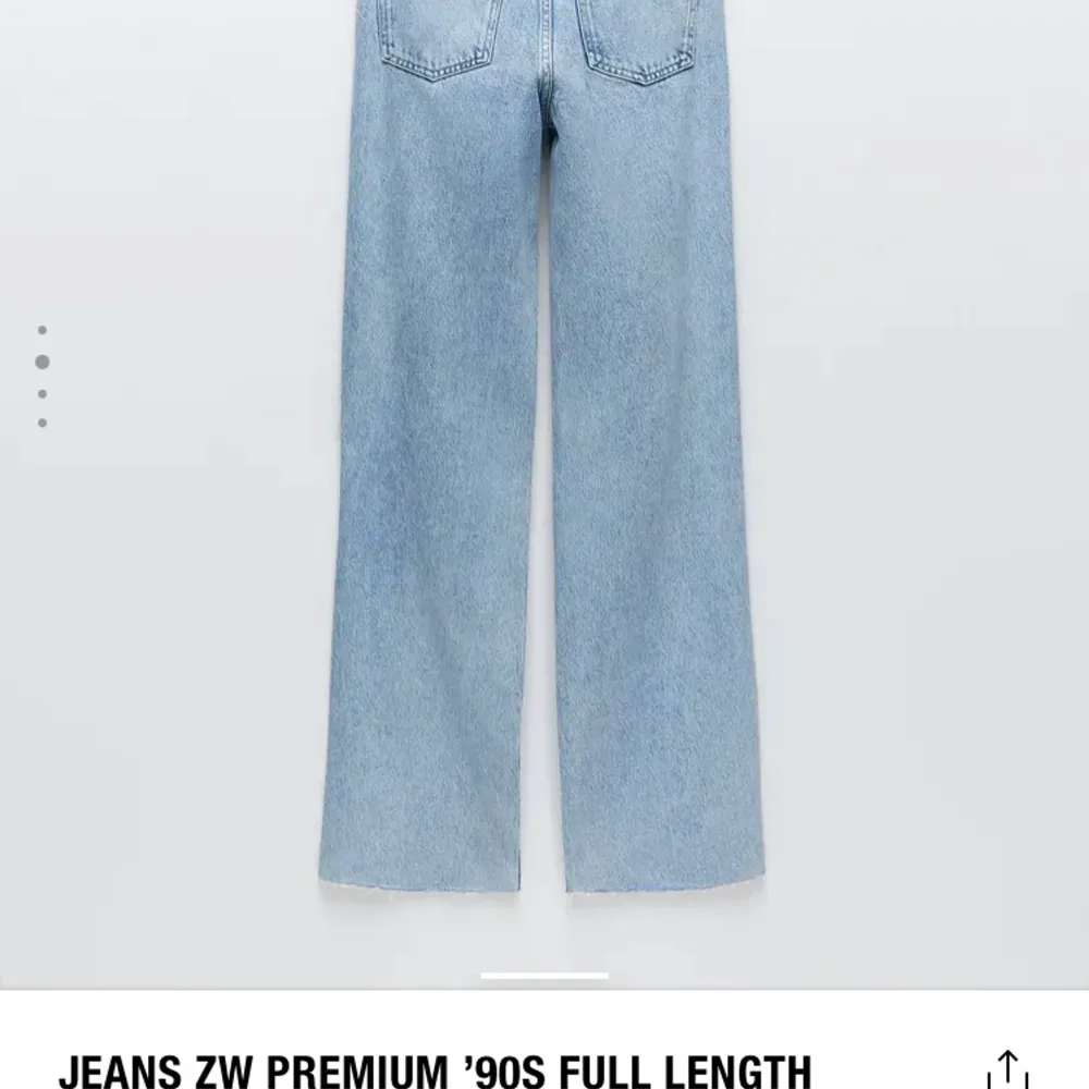 Super fina populära jeans ifrån Zara i storlek 38, helt oanvända endast testade då dem var för stora för mig. Med alla lappar kvar. BUDA. Jeans & Byxor.