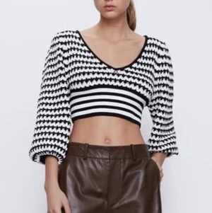 Stickad topp st M - Stickad topp från zara i storlek M, knappt använd. Frakt ingår 🥰