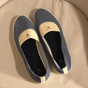 Helt nya Gant skor - Jeans Gant skor i strl 41. Aldrig använda, men dock ingen kartong medföljer.  Nypris: 800kr