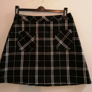 Kjol  - Ny kjol strl. 36