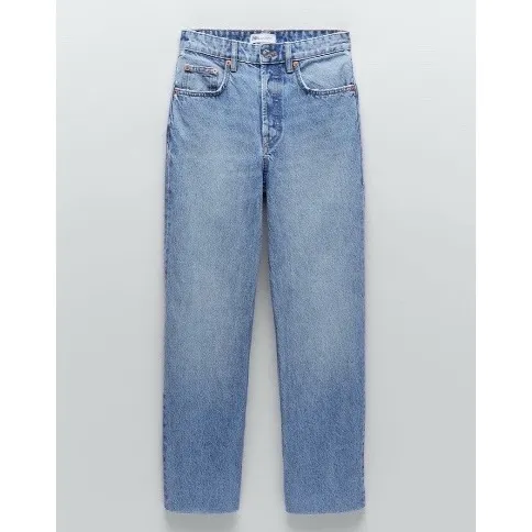 Super fina jeans från zara. Storlek 32. Dom är raka i modellen och sitter super fint. Buda i kommentarerna! HÖGSTA BUD: 150kr💞🦋. Jeans & Byxor.