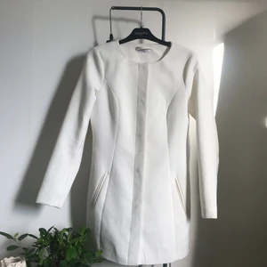 Kappa - Stilren, benvit kappa från jaqueline de yong. Använd varsamt. 