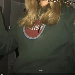 Hoodie - Fin colmar hoodie köpt på kbs men passar XS, en fläck vid märket som ja inte vet om de går bort eller inte, annars i topp skick!☺️