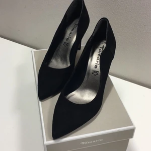  - Endast använda 1 gång, Tamaris. Säljer pga fel storlek! Nypris 750 kr. 