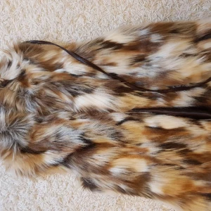  - Jättefin pälsväst, knappt använd. Nypris 500kr, passar även en s.