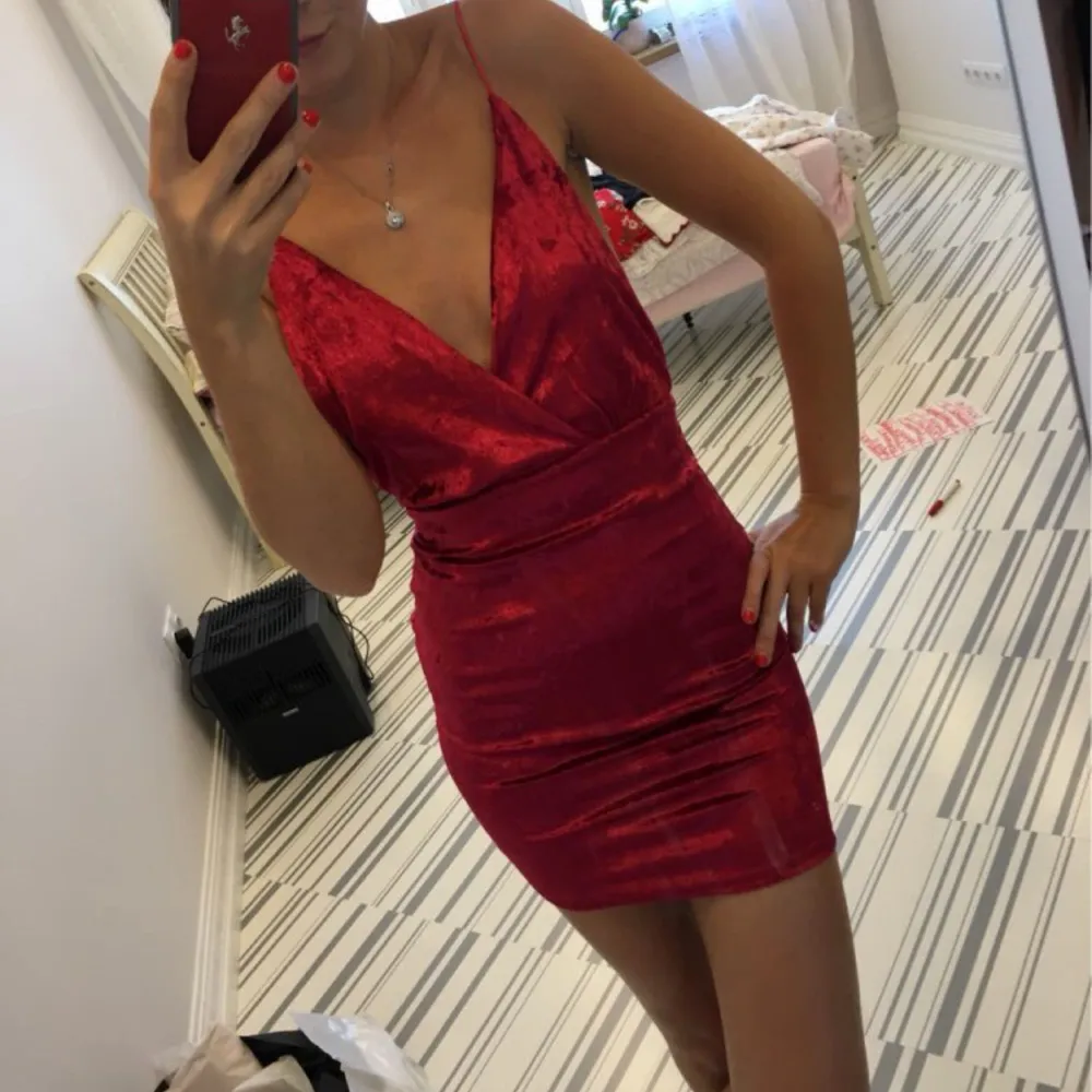 Red sexy dress. Klänningar.