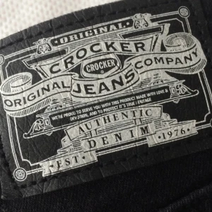  - Crocker Pow Second Skin black women's high-waisted un-hemmed skinny jeans. Little bit of wear but in good shape, ankles are purposefully made to appear hem-less and frayed. Comfortable and stretchy, paid a great with a crop top or leotard! Msg for payment/shipping talk :) 