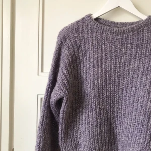  - Superfin lila färg! Chunky struktur och passform. 