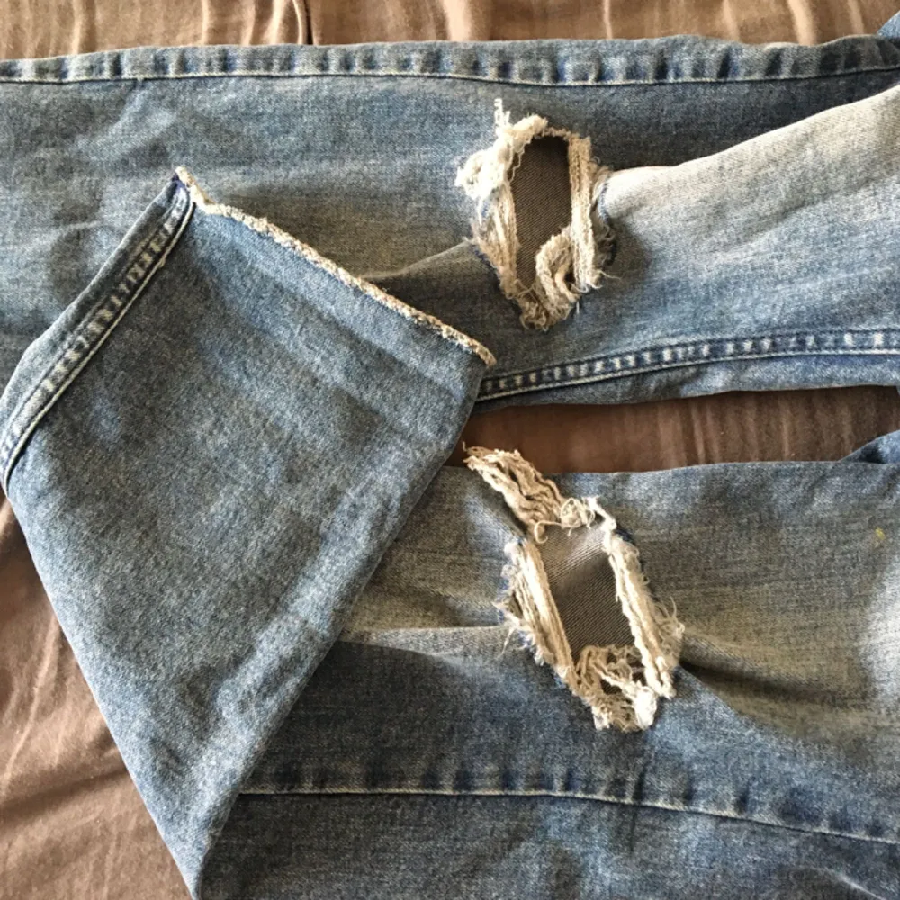 super skinny cropped jeans från h&m, fel storlek därav säljs dom.. Jeans & Byxor.