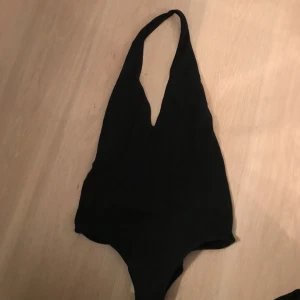  - Boddy djup i ryggen, öppen rygg mer. Använd väldigt få gånger. Frakt tillkommer 