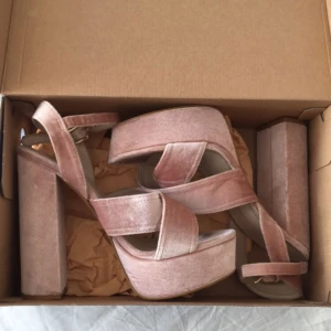  - sammetsskor! Använda en gång! 