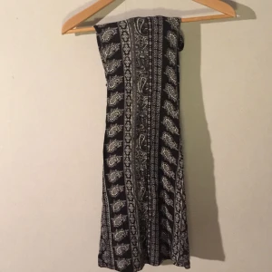  - Utsvängda byxor från Gina Tricot