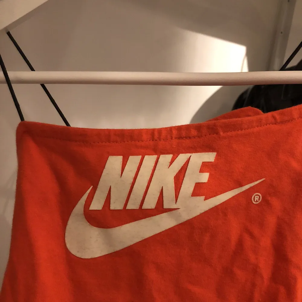 Re-made Nike linne köpt i vintage affär i London . Toppar.