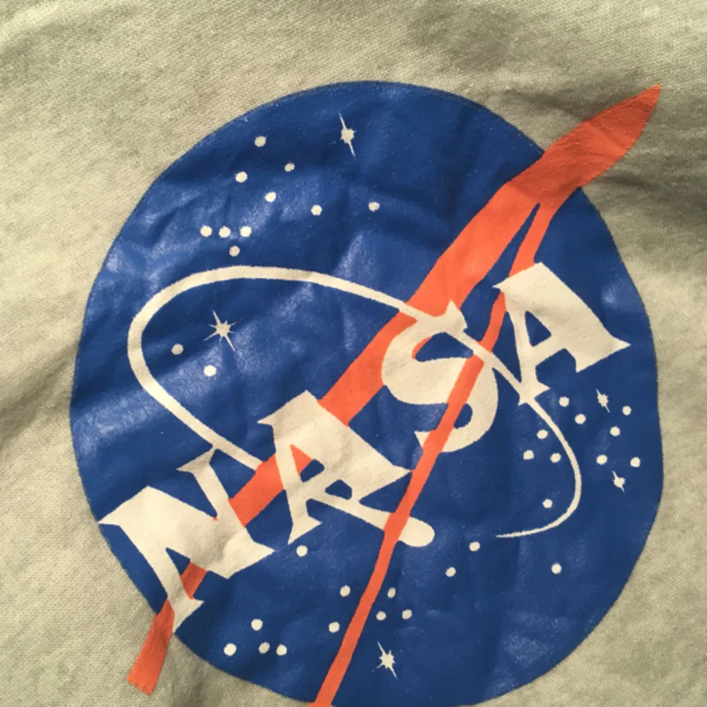 En NASA-tröja, mjuk på insidan. Aldrig använd. Frakt tillkommer. . Hoodies.