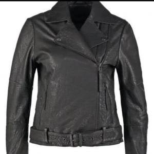  - Tiger of sweden skinnjacka storlek s ,  Använd två gånger ! Nypris 4995 