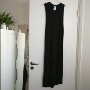  - Svart lång tunn klänning från bik bok ✨
