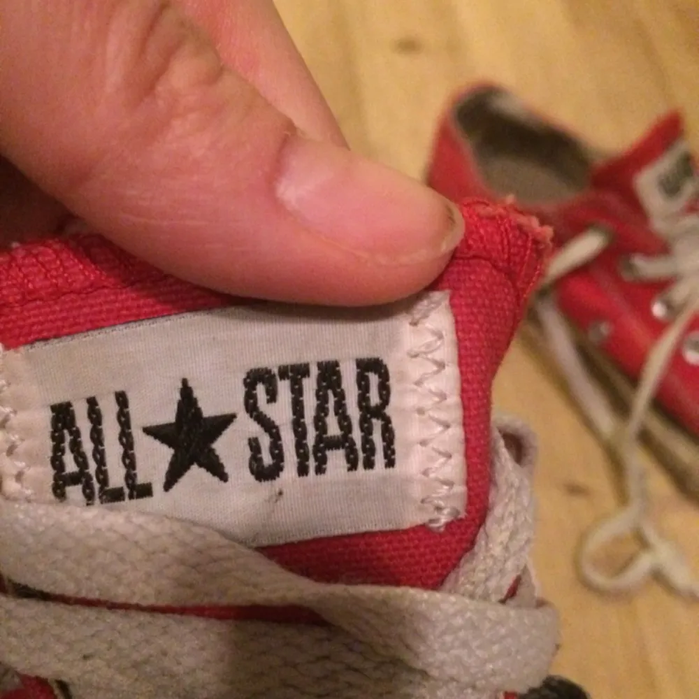 Converse. Storlek 39, frakt tillkommer. Såklart äkta.. Skor.