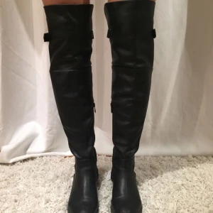  - Overknees skor, i bra skick!