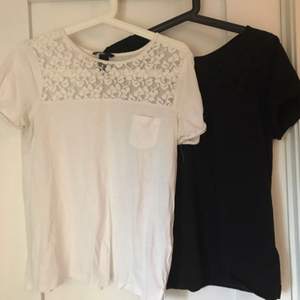 Två likadana t-shirts med spets och ficka  En för 30 eller båda för 50 🐵  Köparen står för frakt