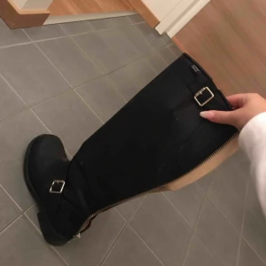  - Johnny bulls, använda max 3 gånger, storlek 37 men passar 36 också