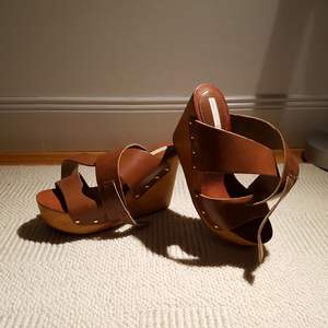 H&M leather wedge sandal size EUR :36 US: 5.5.  
