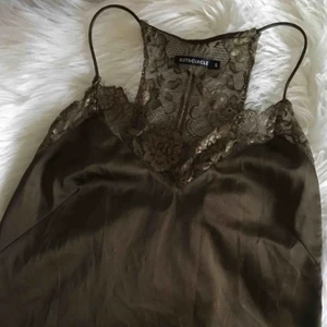  - Fin topp med spetsdetaljer 🍁🍁 Passar både vardag som till fest ✨