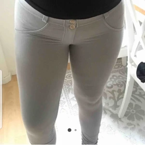  - Wr. Up i grå färg, bra skick!    400 kr och frakten ingår!