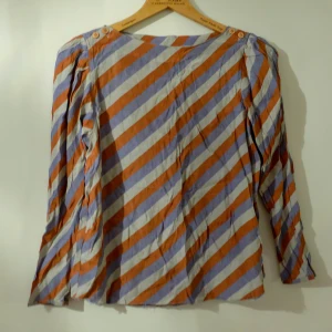  - Tunn vintageblus, kan strykas;)