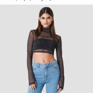  - Helt oanvänd skiiiiitsnygg partytopp från NA-KD. Passar XS också. Frakt tillkommer. <3