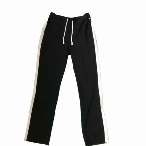  - Tommy hilfiger trackpants storlek 4 motsvara 34