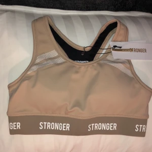  - Sport-bh från Stronger.  Riktigt skön och fin, men tyvärr lite liten för mig.  Har endast provat den! 