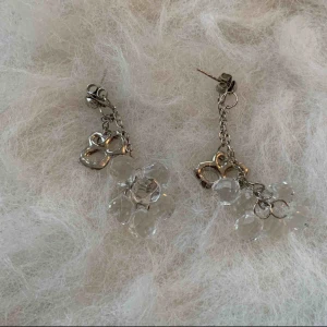  - Kan mötas upp vid t-centralen eller Odenplan, kan skicka via post 10kr på frakt