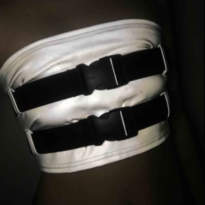  - Så snygg reflective tube top som tyvärr är lite stor på mig som knappt har bröst:( frakt ingår.