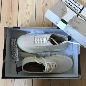  - Helt oanvända skor från h&ms samarbete med eytys. Slutsålda på hemsidan. Superfin beige som kommer vara fina i vår! 