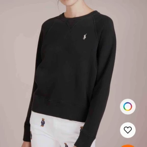  - Använd men i Bra skick. Köpt för 1200kr. Den är i storlek M. Det verkar vara väldigt märkliga storlekar eftersom den passar perfekt på mig som är en XS. Dam modell