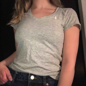  - T-shirt från Ralph Lauren. Frakt ingår i priset! Skriv gärna vid övriga frågor 💗
