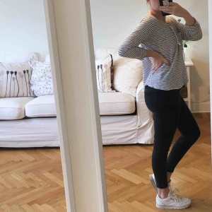  - Vit skjorta med snören!  Good condition,  Pick up or shipping (shipping cost 59kr extra)