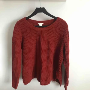  - Mysig stickad tröja från hm. Köparen står för frakt