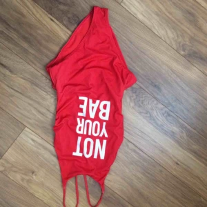  - Baddräkt från H&M i storlek 38, aldrig använd. Möts upp i Uppsala eller så står köparen för frakt som går på 39kr. 